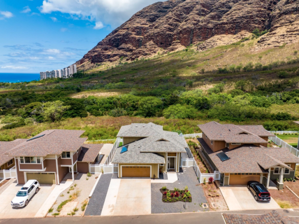 Luxurious Oahu Retreat: Two Villas, Perfect for Groups